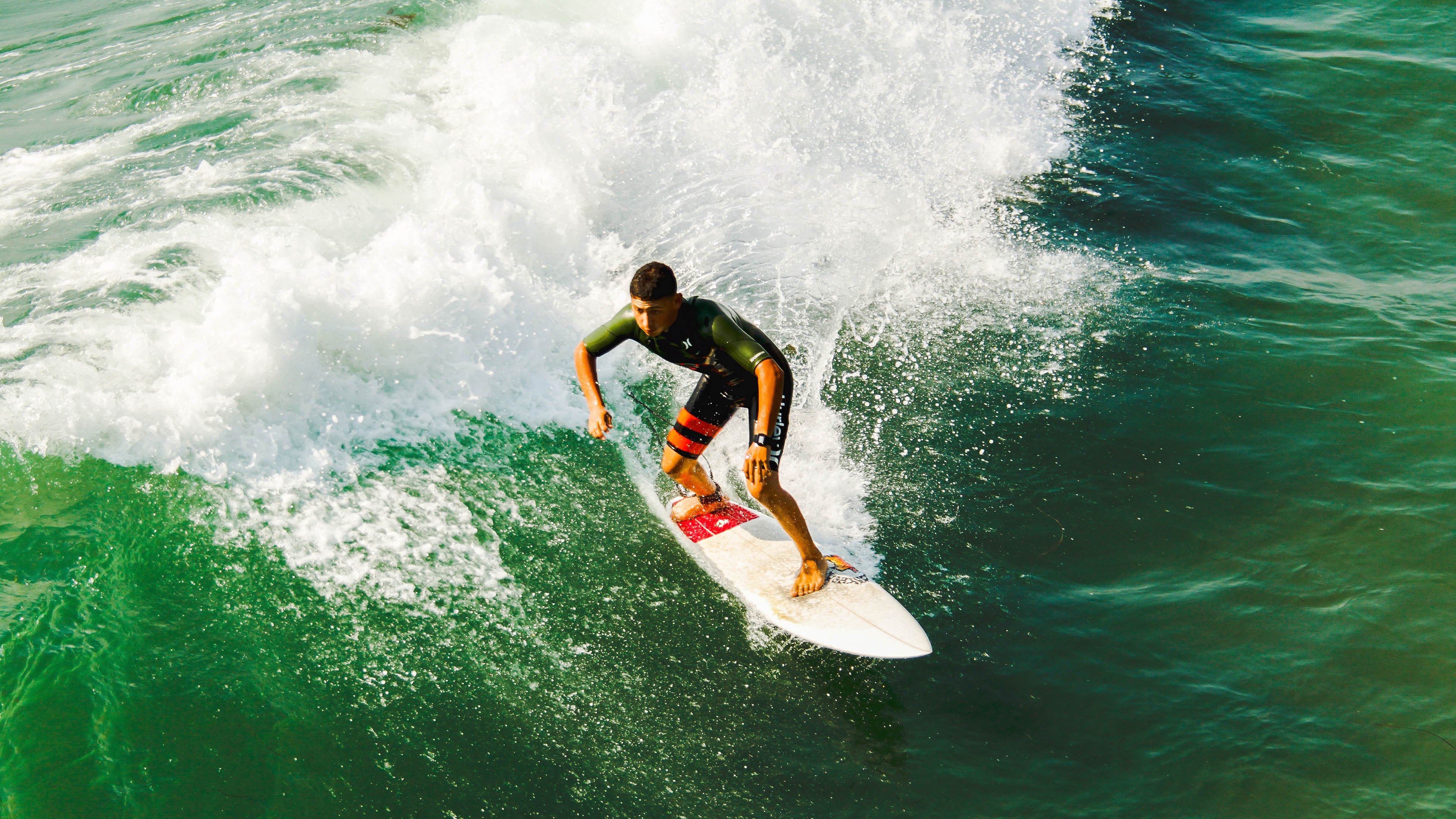 自由泳名将再创世界纪录，泳坛新星闪耀国际赛场