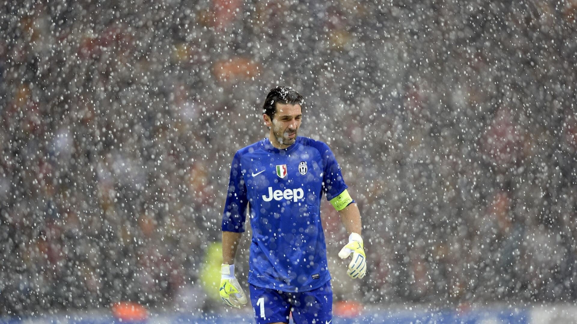 法甲联赛激战正酣，巴黎圣日耳曼领跑积分榜